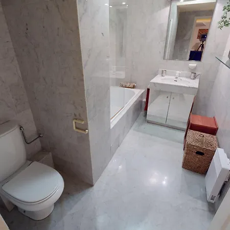 Grand 2p Face Avec Balcon, Parking, Piscine Et En Centre-ville A - Fr-1-196-284 Διαμέρισμα