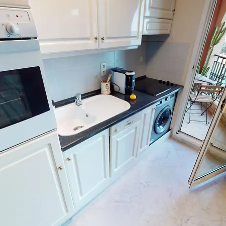Apartment Grand 2p Face Avec Balcon, Parking, Piscine Et En Centre-ville A - Fr-1-196-284 Menton