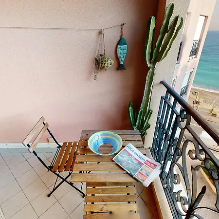 Grand 2p Face Avec Balcon, Parking, Piscine Et En Centre-ville A - Fr-1-196-284 Lejlighed Menton