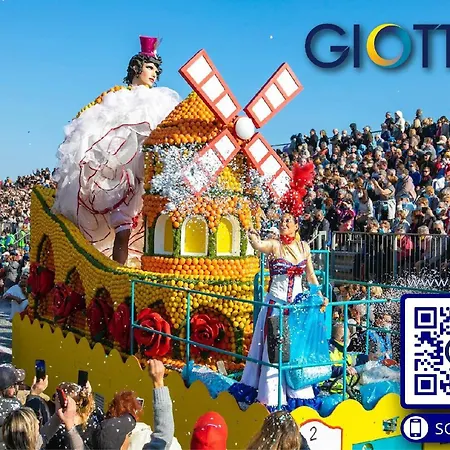 Διαμέρισμα Grand 2p Face Avec Balcon, Parking, Piscine Et En Centre-ville A - Fr-1-196-284 *